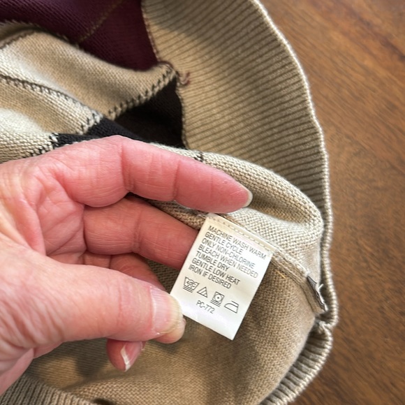 IZOD sweater vest. Great condition. Mens M. Argyle design. 100% cotton - Picture 3 of 8